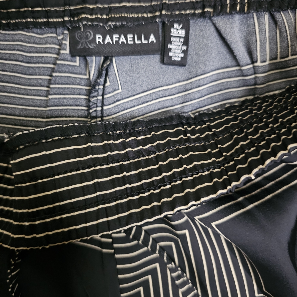 🔥NWT- Rafaella Black and Gray Geometric Womans Chinos - Picture 4 of 5